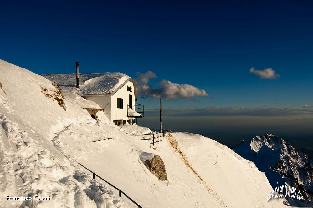 005 Il rifugio Brioschi.jpg